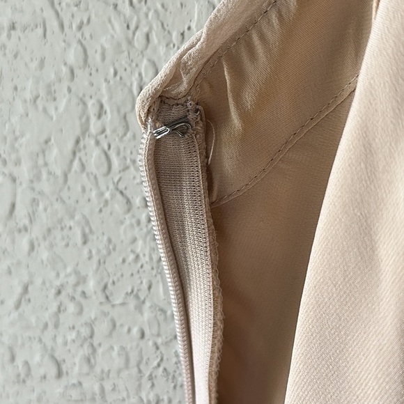 MaxAzria 100% Silk Halter Dress size 8 - Picture 6 of 15